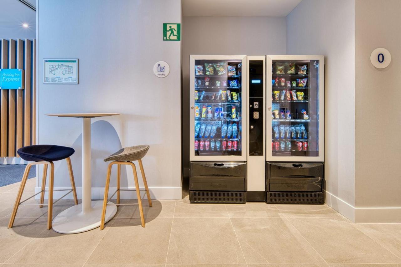 Holiday Inn Express - Madrid - Airport By Ihg Exterior photo